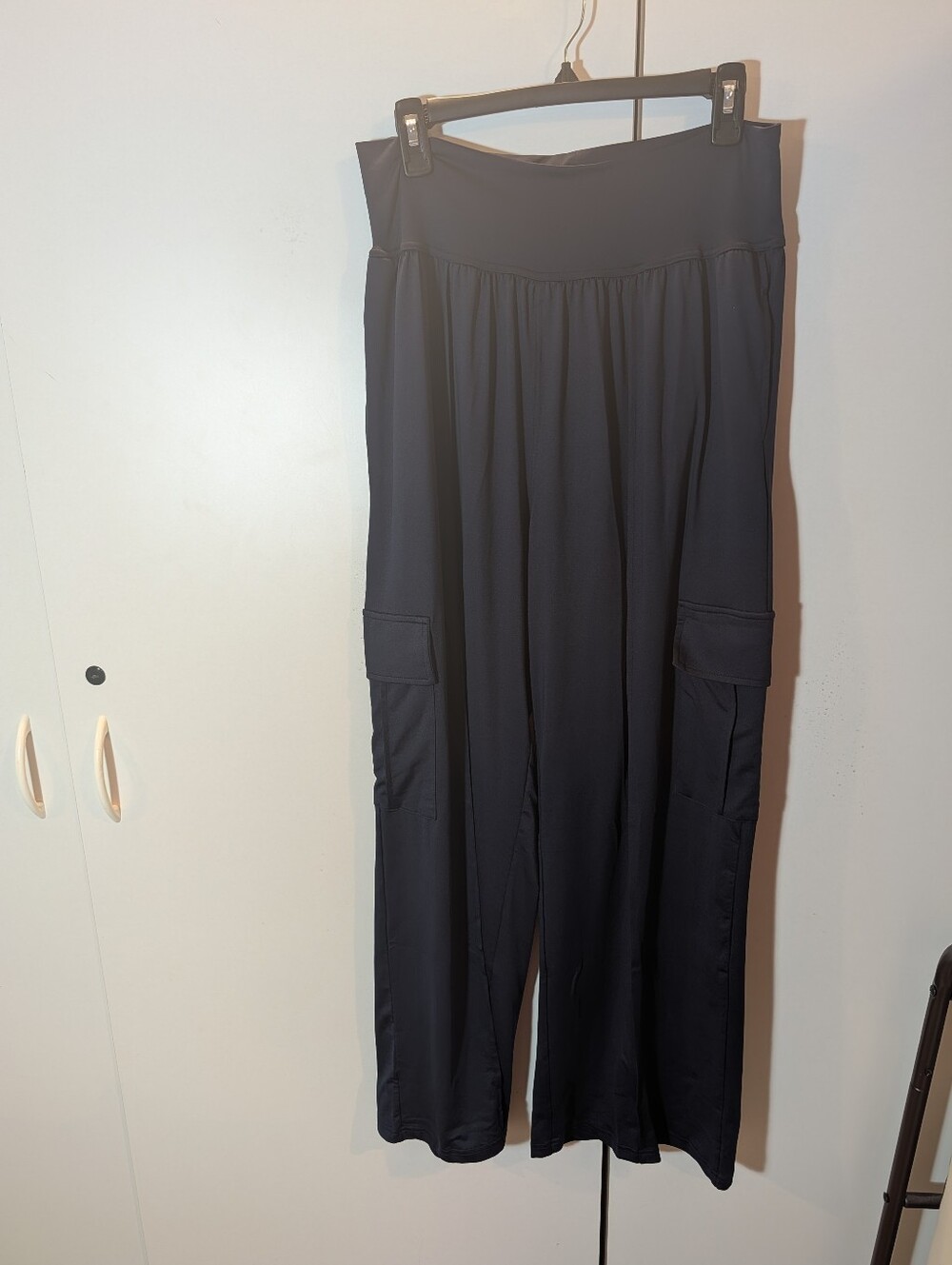UEU Women's XL Black Wide-Leg Cargo Pull-On Pants NWT